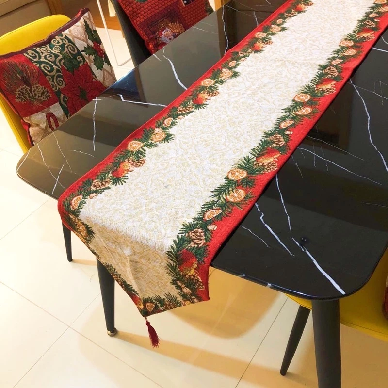 Embracing Traditional Christmas Decor: A Timeless Holiday Style 15 bd2ff36aa5f953054b9876b1bb83f699